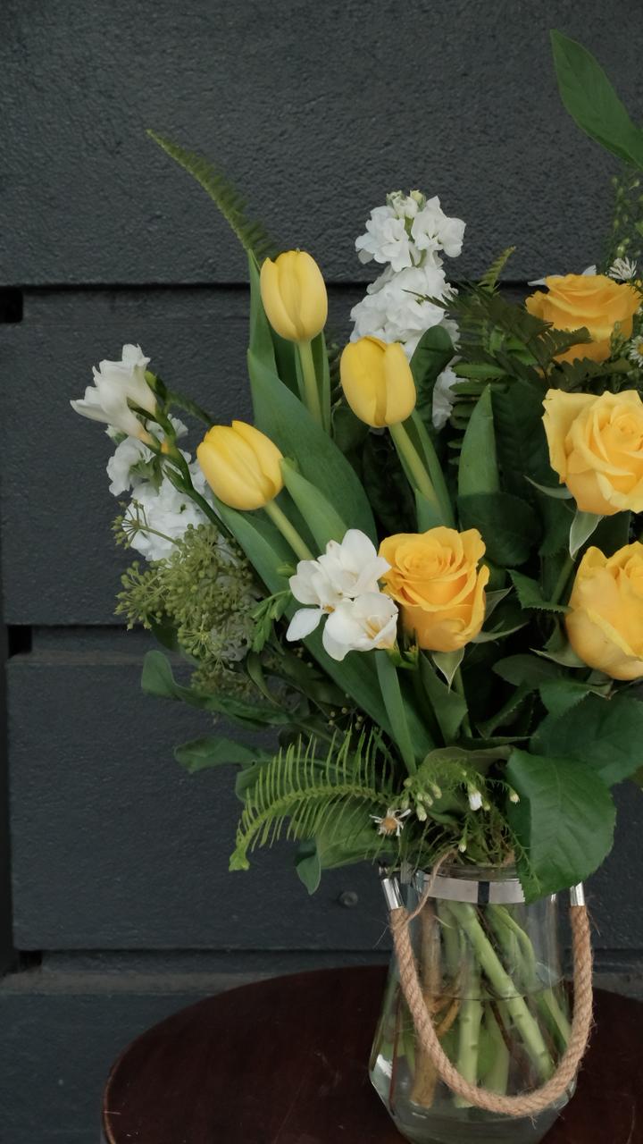 Golden Light – Vase Arrangement
