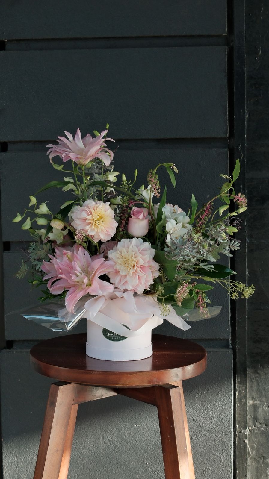 🌿 Soft Pink Hat Box – Elegant Fresh Flowers Melbourne