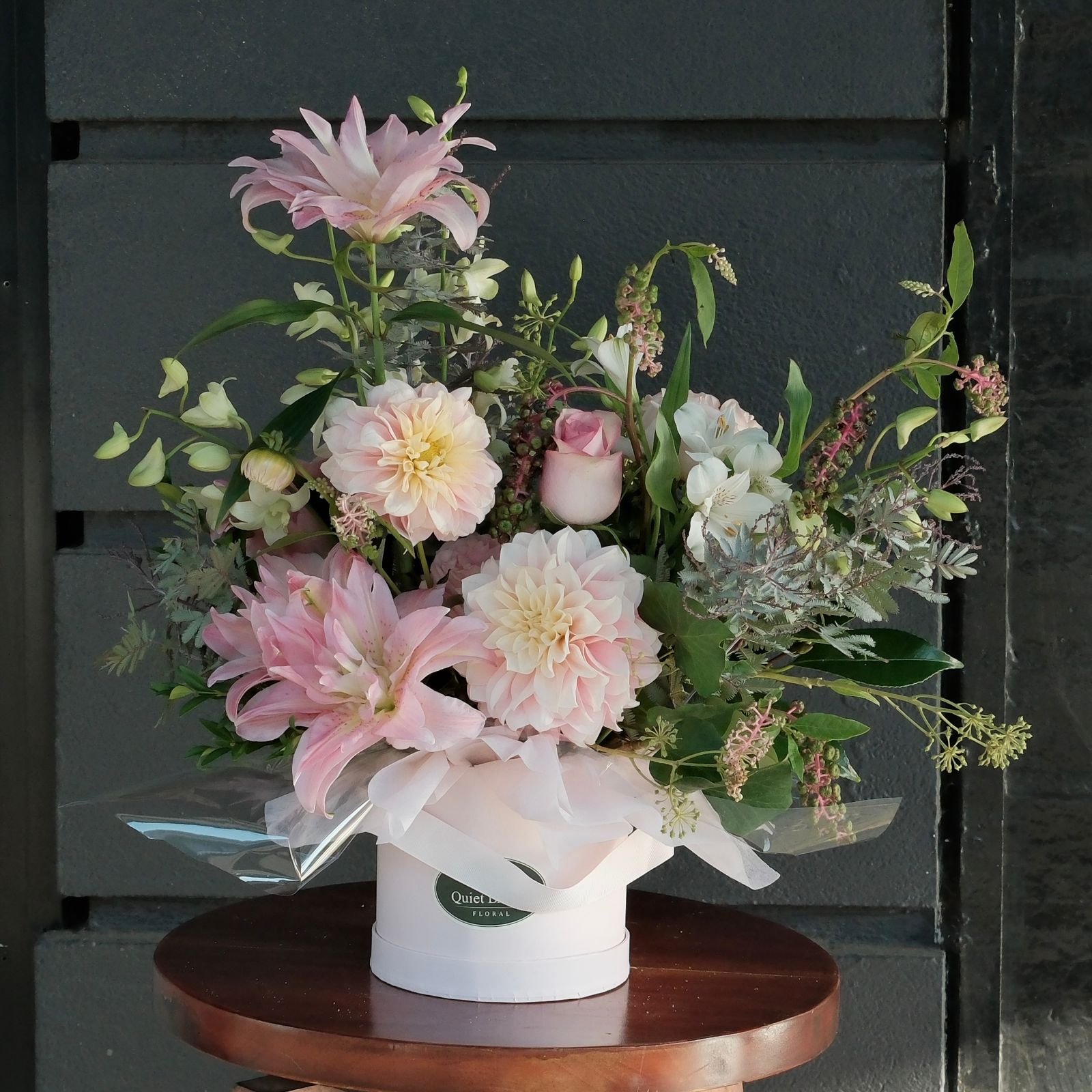 🌿 Soft Pink Hat Box – Elegant Fresh Flowers Melbourne