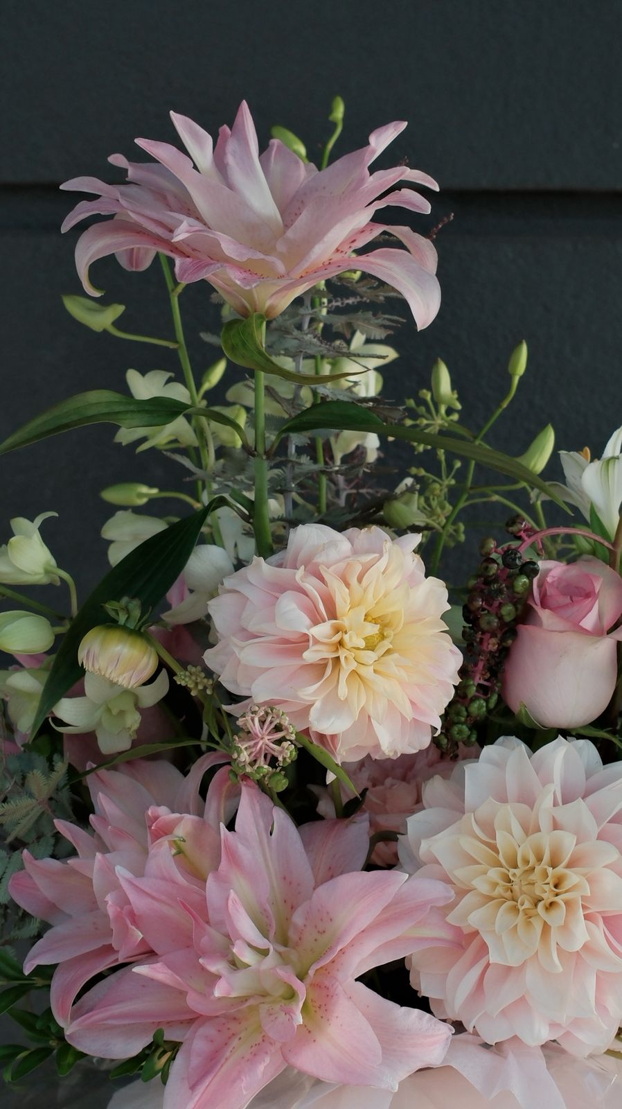 🌿 Soft Pink Hat Box – Elegant Fresh Flowers Melbourne