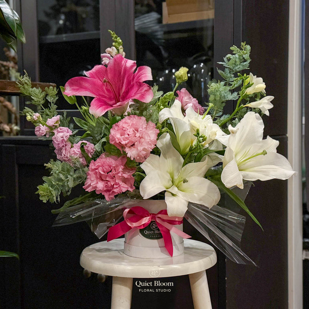 Blush & Lily Flowers Box