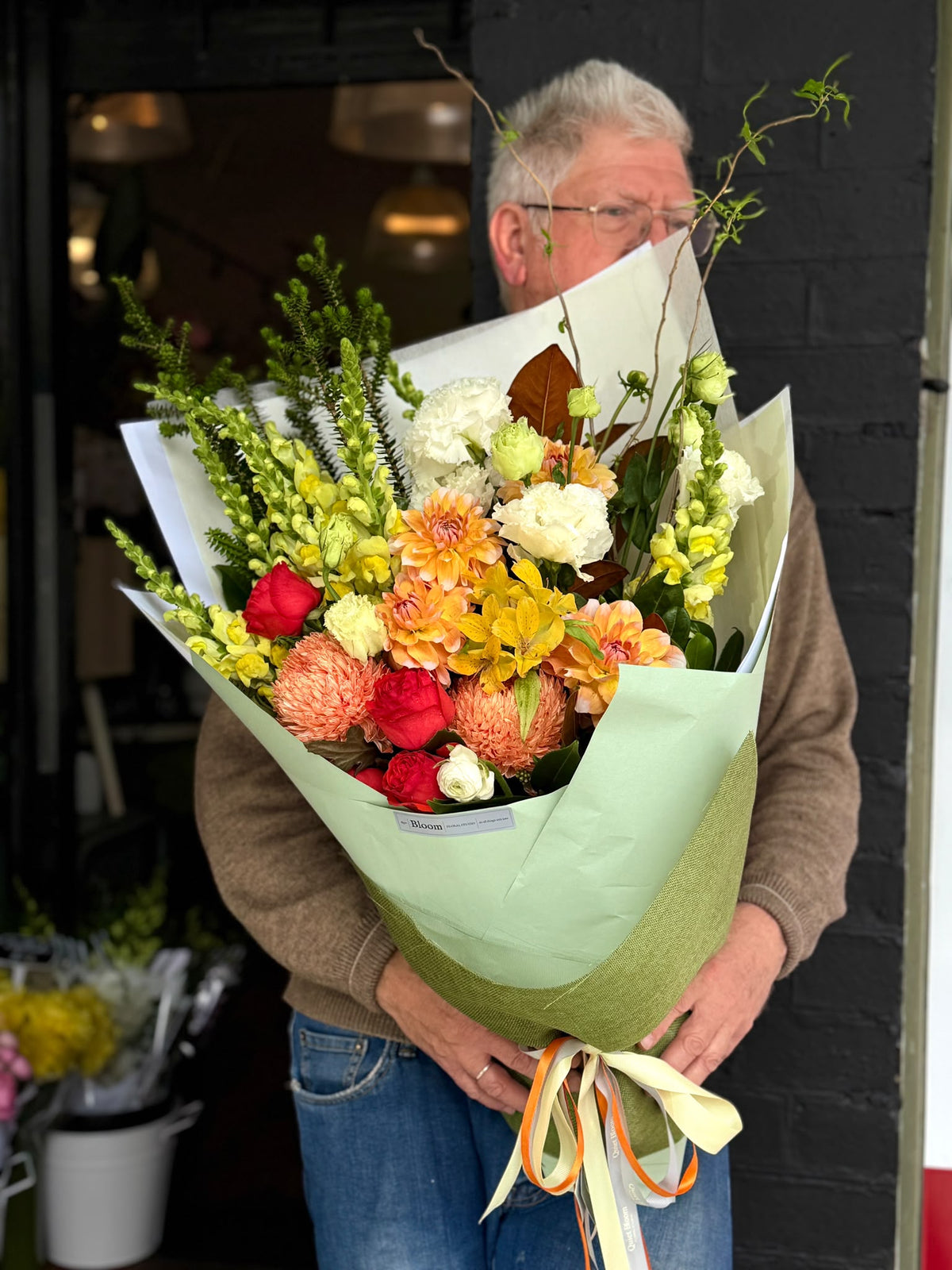 Golden Ember – Luxury Mixed Flower Bouquet