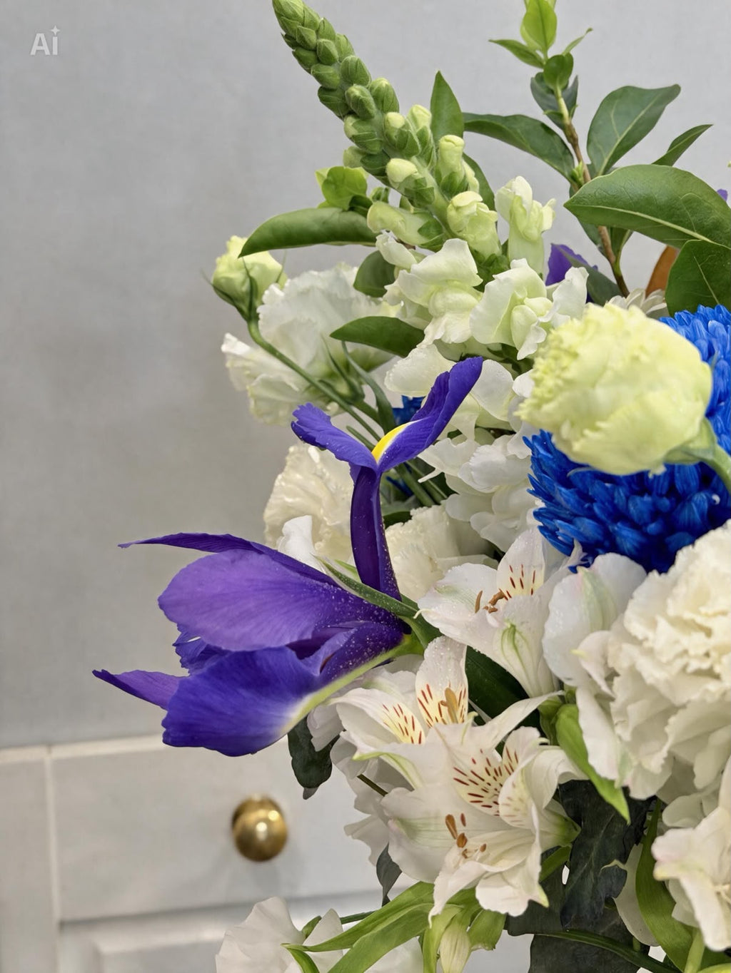 Violet & Gold – Colourful Vase Arrangement
